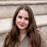 Laura, 26